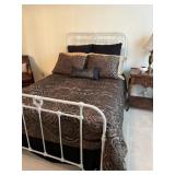 J. Queen New York Full Size Bedding Set