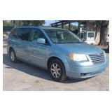 2010 Chrysler Town and Country Touring Plus runs/m