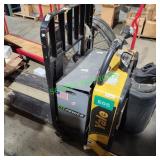 YALE 24V Ride-On Lift Truck / Pallet Jack