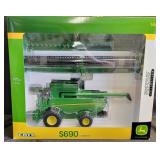 ERTL John Deere S690 Combine