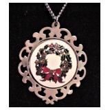 Vtg Sterling LUNT 1978 Christmas Wreath Pendant