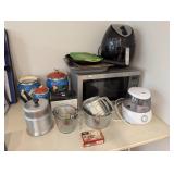 Large lot of kitchen items