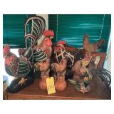 5 WOODEN ROOSTERS & CHICKENS, RESIN ROOSTER