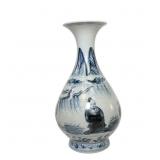 CHINESE BLUE AND WHITE VASE