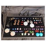 JEWELRY LOT / EARRINGS / OVER 35 PRS