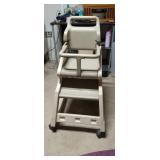 Rubbermaid highchair