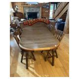 VTG. WOODEN DINING TABLE W/ 4 CHAIRS AND 2 LEAVES