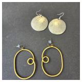 2 Pairs of Earrings