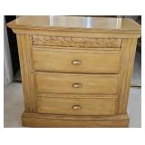 Wood 3 drawer dresser 32x15x30