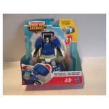 NEW TRANSFORMERS TOY  CHASE THE POLICE BOT