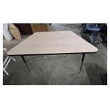 Adjustable Hight Table