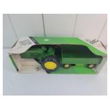 1/32 Ertl John Deere tractor & wagon