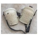 MC GUIRE KNEE CAP PADS