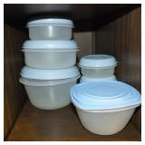 RUBBERMAID BOWLS WITH LIDS