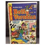 BETTY AND VERONICA 221 COMIC BOOK GC, BAGGED