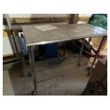 METAL TABLE WITH WHEELS 49X24X39