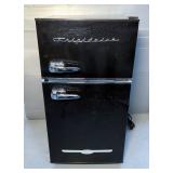 Frigidaire 2022 Retro Mini Refrigerator/Freezer, 3.2 cu ft, Model EFR840-E-Black 34" x 17.75" x 21",