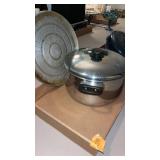 8 qt Stock pot with lid  pizza pan