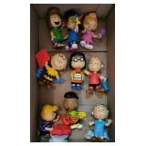 ASSTD CHARLIE BROWN PEANUTS TOY FIGURINES