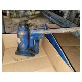 BLUE HYDRAULIC JACK W/HANDLE