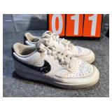 Nike court vision low multi swoosh size 7