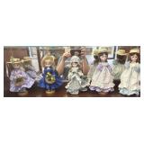 Lot of 5 decorative dolls