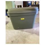 Green tote 18 gallon three with lids