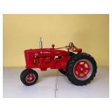 Farmall MD Tractor 1/8