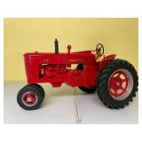 Farmall 400 Tractor 1/8