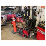 Snap-On EEWH311B Tire Changer