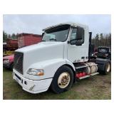 2004 Volvo Single axle semi tractor