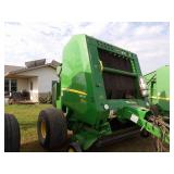 John Deere 560M baler