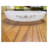 Pyrex White & Brown Daisy baking dish