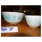 2) Pyrex Amish Butterprint Turquoise bowls