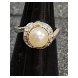 Beautiful Fashion Faux Pearl White Stone Ring. Sz