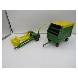 Ertl 1/16 JD Forage Chopper & Wagon