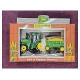 Enesco NIB John Deere Tractor & Wagon S&P Shakers