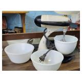 Vintage Sunbeam Mixmaster cw fire king bowls