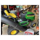 2017 John Deere Riding Lawn Mower with bagger