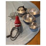 Kitchenware/ kitchenAid hand mixer /mixing bowls