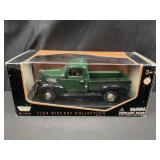 Motor Max 1/24 Scale Diecast 1941 Plymouth Truck