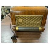 Vintage mid Century Emerson Tube radio