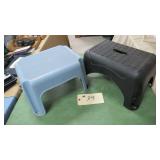 2 STEP STOOLS PLASTIC