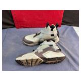 *NIKE AIR MAX SIZE 10.5 TENNIS SHOES