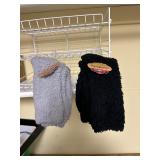 2 new Dearfoams womenï¿½s 2 pack fuzzy free socks