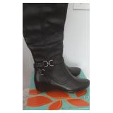 NWT Ladies Yuu Boots Size 8