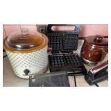 Blender, 2qt Bean Pot, Crock Pot, Waffle Maker