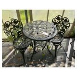 METAL ICE CREAM SET. TWO CHAIRS AND A TABLE WITH R