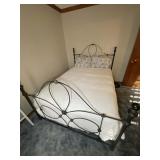 QUEEN SIZE METAL BED