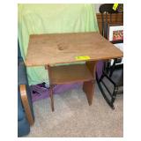 VINTAGE WOODEN DESK, 30 IN X 23 IN X 29 IN